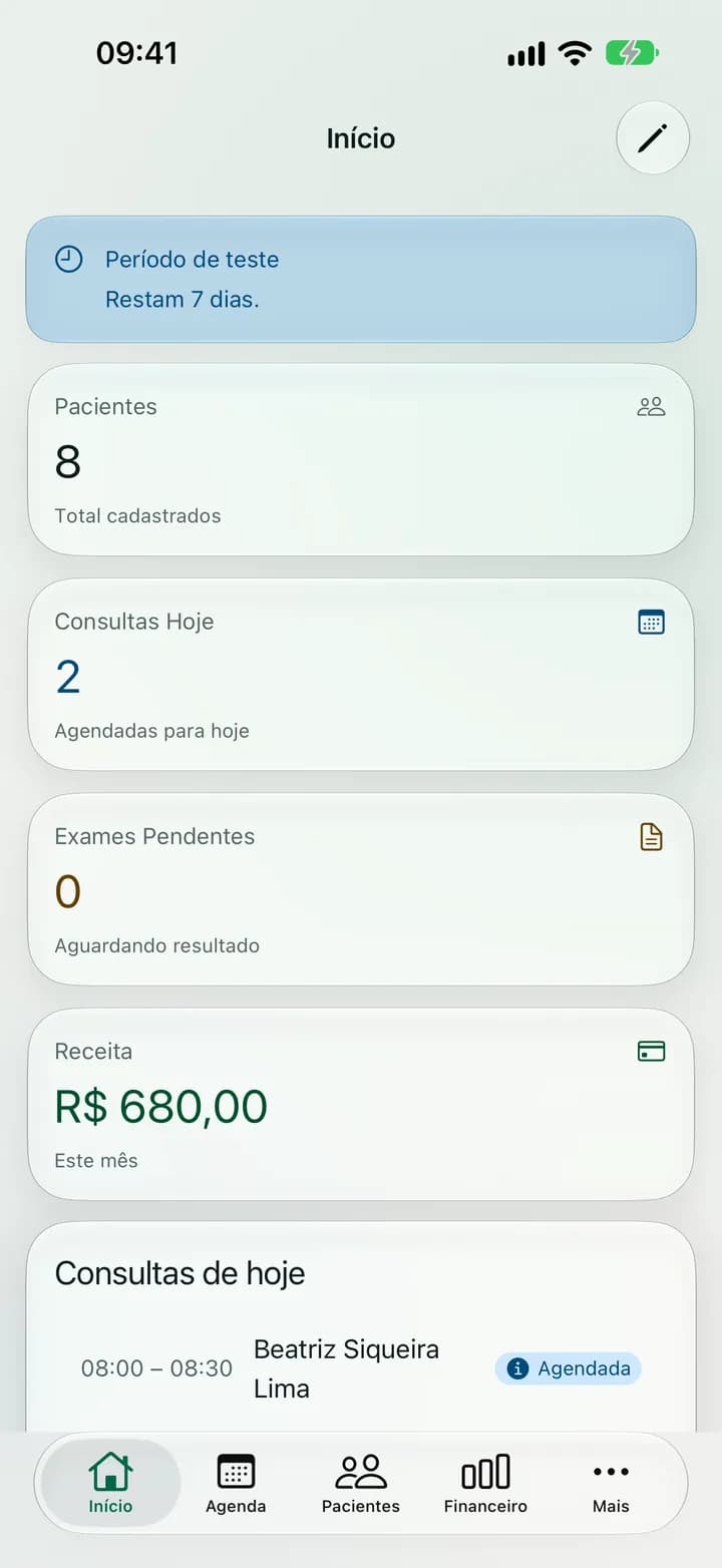Tela inicial do Consultia no iPhone com pacientes, consultas do dia, exames pendentes e receita do mês