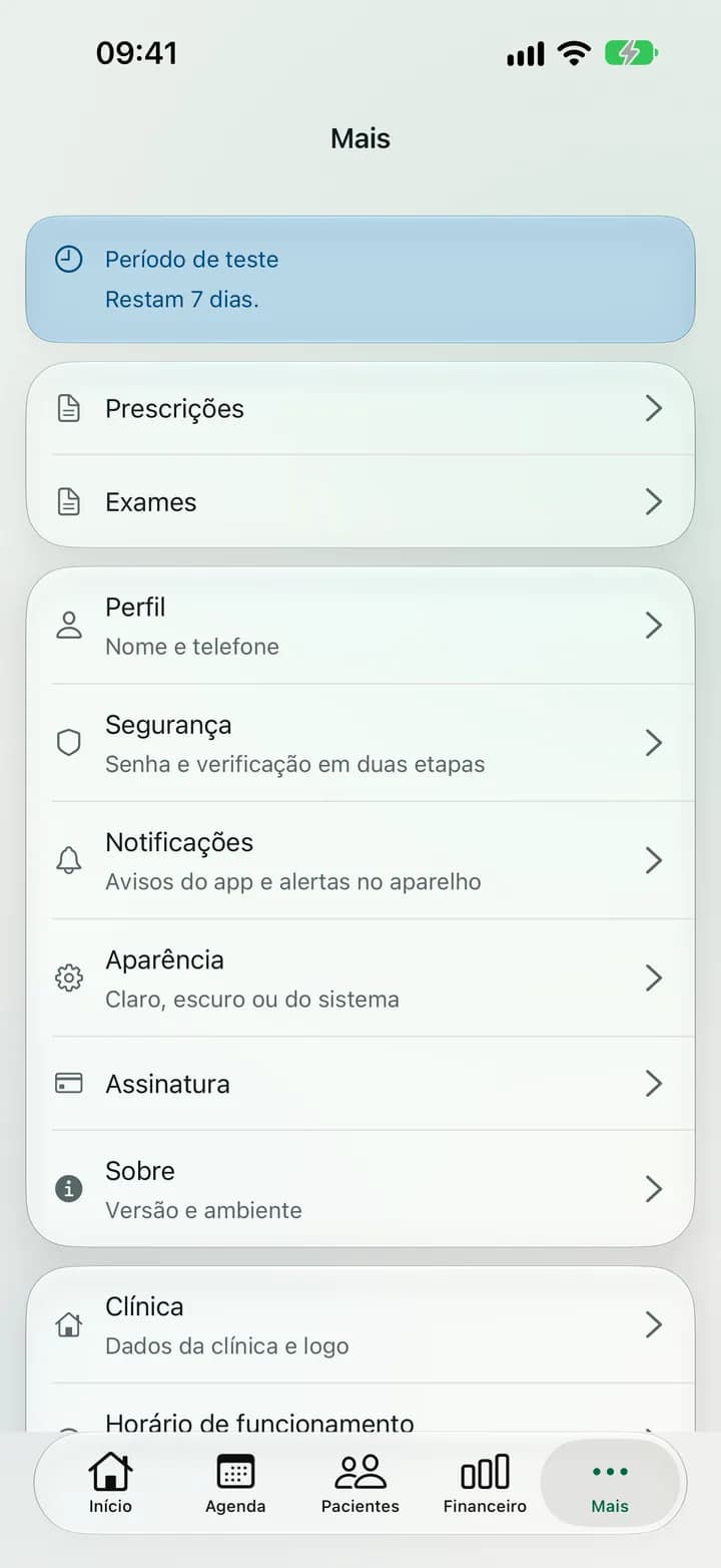 Menu Mais no iPhone com acesso a prescrições, exames, perfil e segurança